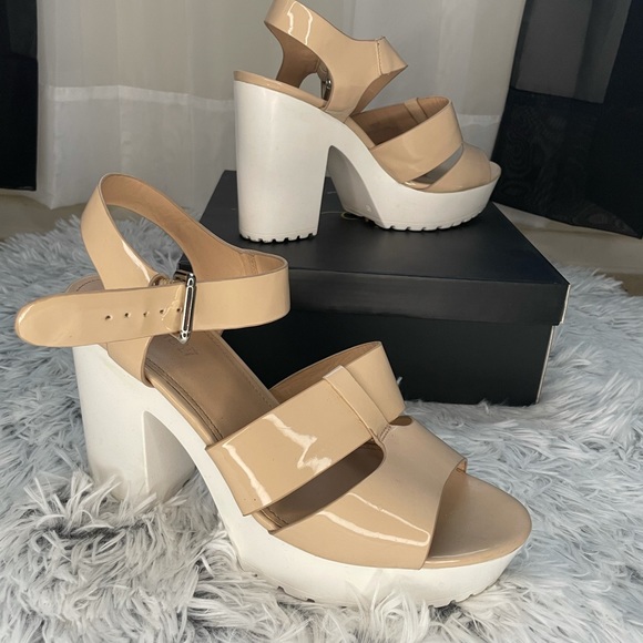 Shoes - Tan/White Chunky Platform Heel